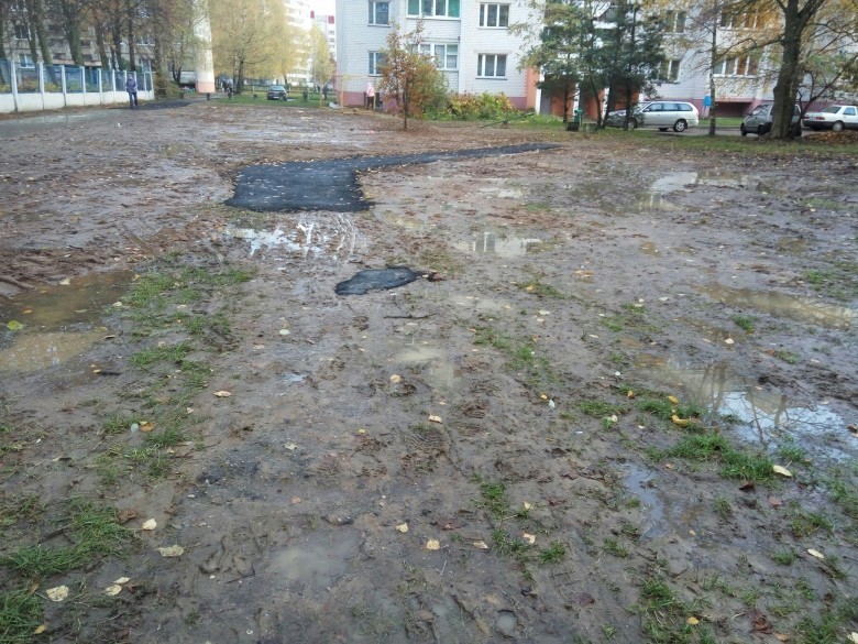 Дорожники Барановичей порадовали жителей района Северный новой дорожкой