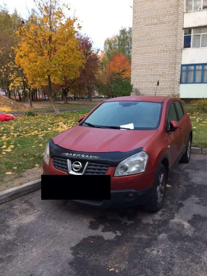 Пользователи соцсетей рекомендуют владельцу "Ниссан" срочно обратиться в милицию