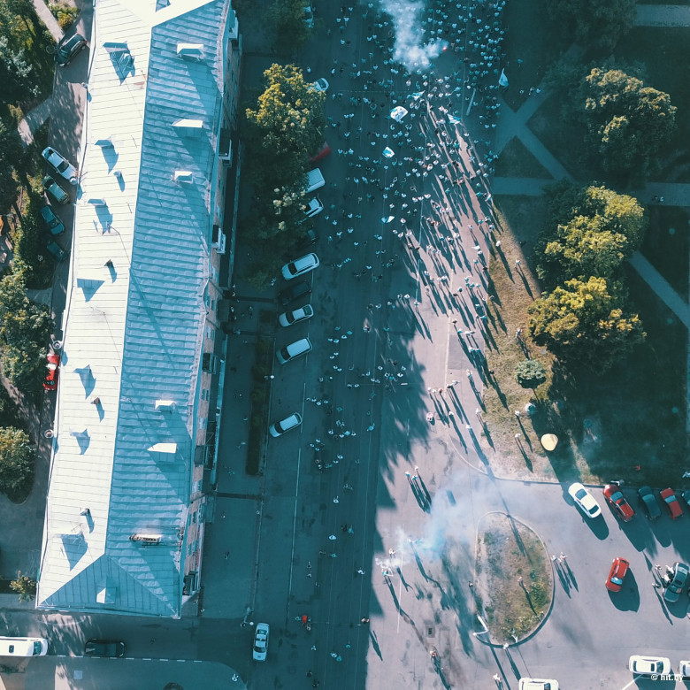 Толпа растянулась на 100 метров