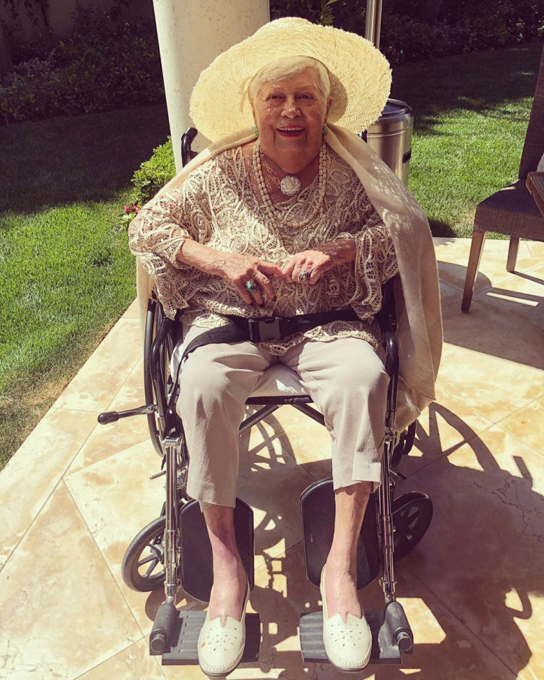 Бабушка Дарьи Жуковой, ей 95 лет!