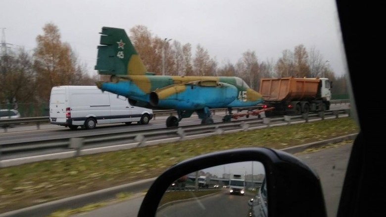Штурмовик Су-25 на МКАДе (ФОТОФАКТ)